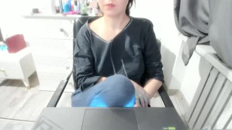 angel_lee__ online show from February 11, 2025, 4:02 pm