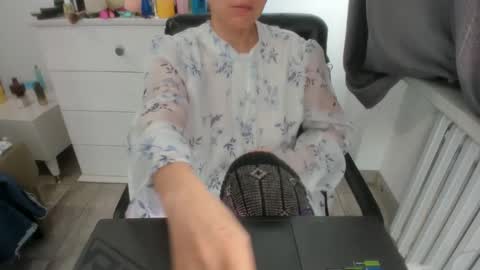 angel_lee__ online show from February 18, 2025, 5:09 am