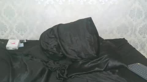 Angel Lein online show from October 10, 2025, 7:02 pm