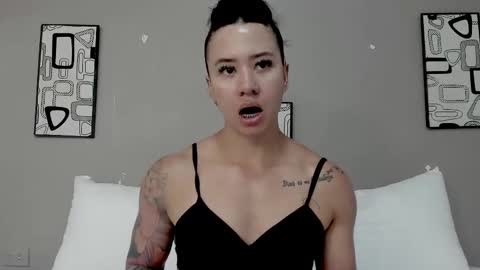 Angel online show from November 5, 2025, 9:48 pm