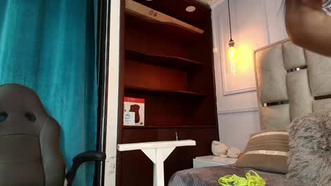 Nicolle  online show from January 23, 2025, 10:22 am