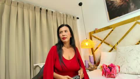 Nicolle  online show from December 22, 2025, 11:29 am