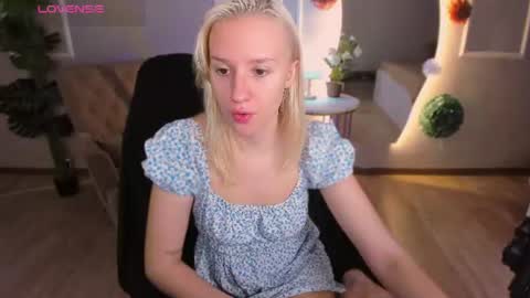 Snapshot of angel_tessa chatting on July 2, 2026, 2:01 pm Angelica online show from July 2, 2026, 2:01 pm