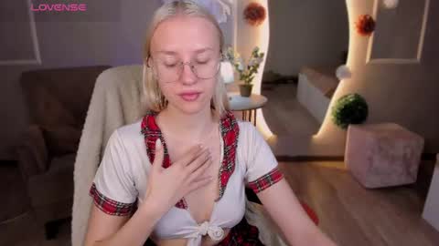 Snapshot of angel_tessa chatting on July 6, 2026, 2:14 pm Angelica online show from July 6, 2026, 2:14 pm
