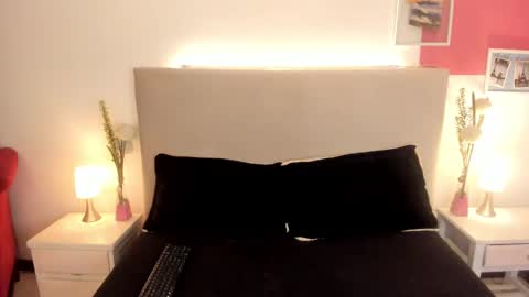 angel_velvet_ online show from October 3, 2025, 12:02 pm