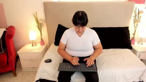 angel_velvet_ online show from October 24, 2025, 11:06 am