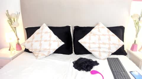 angel_velvet_ online show from February 22, 2026, 9:02 pm