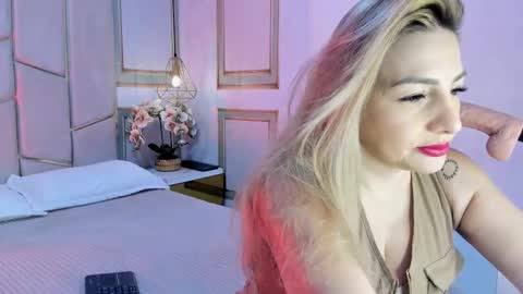 Snapshot of angel_vibes_ chatting on January 6, 2026, 6:22 pm Angel online show from January 6, 2026, 6:22 pm