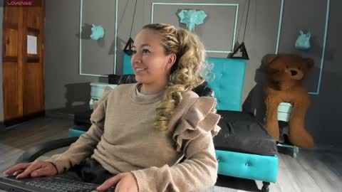 Snapshot of angel_white25 chatting on April 10, 2026, 11:37 am Angel online show from April 10, 2026, 11:37 am