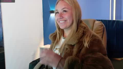 Snapshot of angel_white25 chatting on April 19, 2026, 12:04 pm Angel online show from April 19, 2026, 12:04 pm