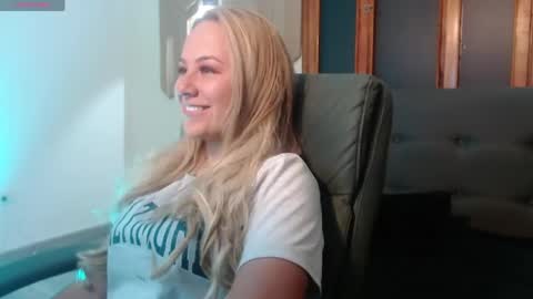 Snapshot of angel_white25 chatting on May 4, 2026, 11:17 am Angel online show from May 4, 2026, 11:17 am