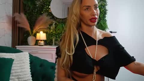 Anysia online show from February 19, 2026, 5:36 am