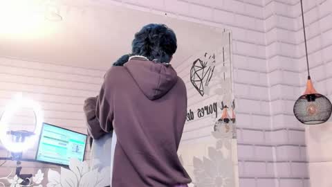 Angel  online show from November 29, 2025, 11:30 pm