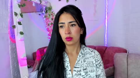 Snapshot of angela_black_hair chatting on December 14, 2024, 10:45 am Angela black hair online show from December 14, 2024, 10:45 am