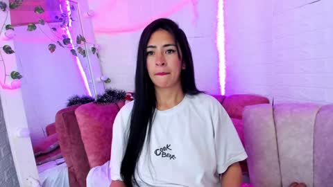 Snapshot of angela_black_hair chatting on December 16, 2024, 11:22 am Angela black hair online show from December 16, 2024, 11:22 am