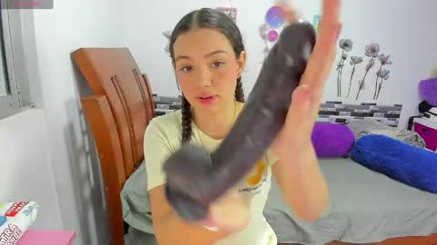 Snapshot of angela_hank2_ chatting on May 14, 2026, 12:17 am ANGELA online show from May 14, 2026, 12:17 am