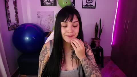 Snapshot of angela_lauren chatting on April 30, 2026, 12:50 am Angela online show from April 30, 2026, 12:50 am