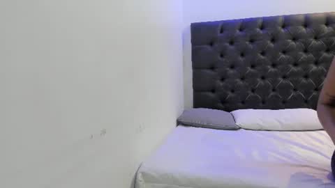 angela_rendon online show from June 18, 2026, 11:03 am
