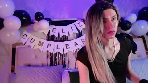 angela_white22 online show from May 18, 2026, 3:51 pm