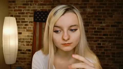 Snapshot of angelabunny_ chatting on May 20, 2026, 9:15 am angelabunny_ online show from May 20, 2026, 9:15 am