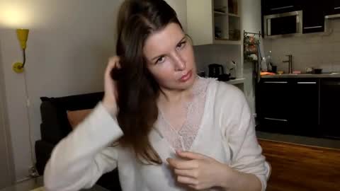 Angela online show from November 5, 2025, 4:40 pm