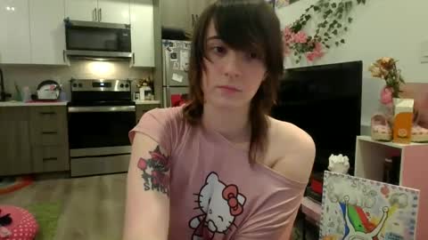 Snapshot of angelalice555 chatting on October 5, 2025, 8:23 am angelalice555 online show from October 5, 2025, 8:23 am