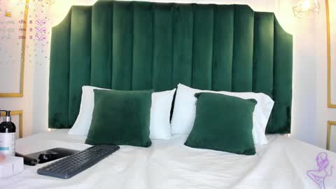 Snapshot of angelaluxi chatting on February 8, 2025, 8:32 pm Angela online show from February 8, 2025, 8:32 pm