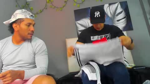 Angel And Cris online show from September 29, 2025, 12:32 pm