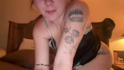sweetmiamari online show from August 4, 2026, 12:03 am