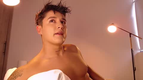 Angel online show from November 25, 2025, 7:03 pm