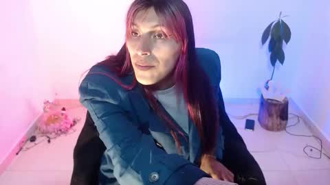 Snapshot of angele_johnson chatting on November 18, 2025, 5:01 am angele online show from November 18, 2025, 5:01 am