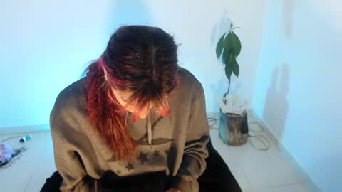 Snapshot of angele_johnson chatting on November 21, 2025, 7:23 pm angele online show from November 21, 2025, 7:23 pm