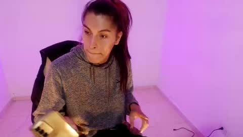 angele online show from March 23, 2026, 7:18 pm