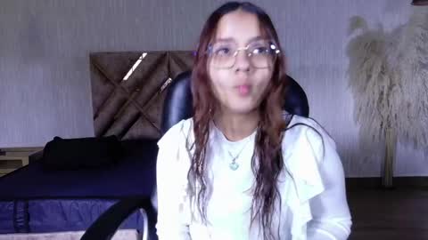 Snapshot of angeles_azul chatting on April 26, 2026, 4:59 pm angel online show from April 26, 2026, 4:59 pm