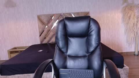 Snapshot of angeles_azul chatting on April 29, 2026, 4:55 pm angel online show from April 29, 2026, 4:55 pm
