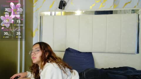 Snapshot of angeles_azul chatting on May 11, 2026, 2:45 pm angel online show from May 11, 2026, 2:45 pm