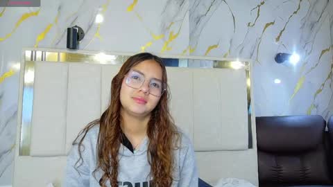 Snapshot of angeles_azul chatting on May 25, 2026, 1:06 pm angel online show from May 25, 2026, 1:06 pm