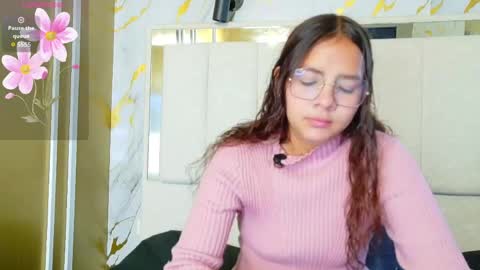 Snapshot of angeles_azul chatting on June 3, 2026, 1:36 pm angel online show from June 3, 2026, 1:36 pm