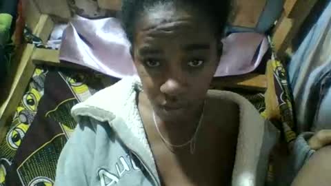Snapshot of angelettee chatting on June 9, 2026, 4:24 am Angelettee online show from June 9, 2026, 4:24 am