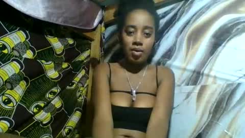 Snapshot of angelettee chatting on June 9, 2026, 6:19 pm Angelettee online show from June 9, 2026, 6:19 pm