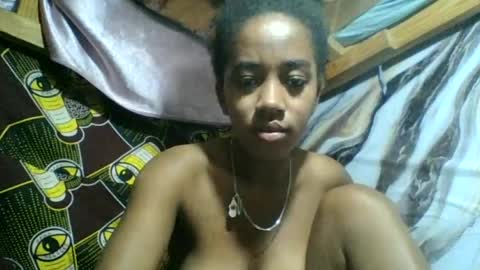 Snapshot of angelettee chatting on June 14, 2026, 4:03 am Angelettee online show from June 14, 2026, 4:03 am