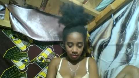 Snapshot of angelettee chatting on June 15, 2026, 4:47 am Angelettee online show from June 15, 2026, 4:47 am