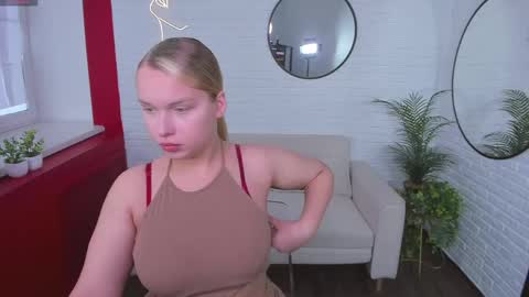 Snapshot of angelic_coy chatting on April 24, 2026, 11:01 am Angelic beauty online show from April 24, 2026, 11:01 am