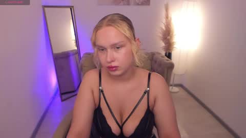 Snapshot of angelic_coy chatting on May 20, 2026, 11:05 am Angelic beauty online show from May 20, 2026, 11:05 am
