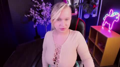 Snapshot of angelic_coy chatting on May 26, 2026, 10:33 am Angelic beauty online show from May 26, 2026, 10:33 am