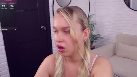 Snapshot of angelic_coy chatting on June 7, 2026, 11:25 am Angelic beauty online show from June 7, 2026, 11:25 am