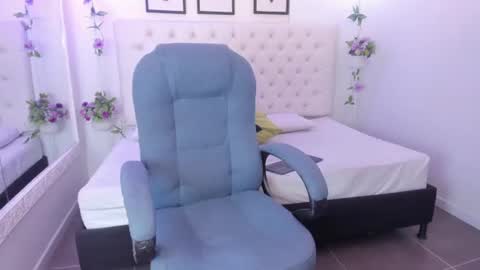 Snapshot of angelica_rolon chatting on June 17, 2026, 8:10 pm angelica_rolon online show from June 17, 2026, 8:10 pm
