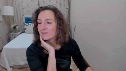 AngelicaCream online show from December 3, 2025, 7:05 am