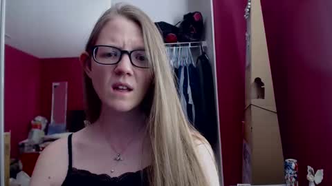 Snapshot of angelicangel3 chatting on February 27, 2025, 12:21 am AngelicAngel online show from February 27, 2025, 12:21 am