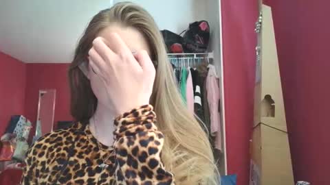 Snapshot of angelicangel3 chatting on November 19, 2025, 6:08 pm AngelicAngel online show from November 19, 2025, 6:08 pm